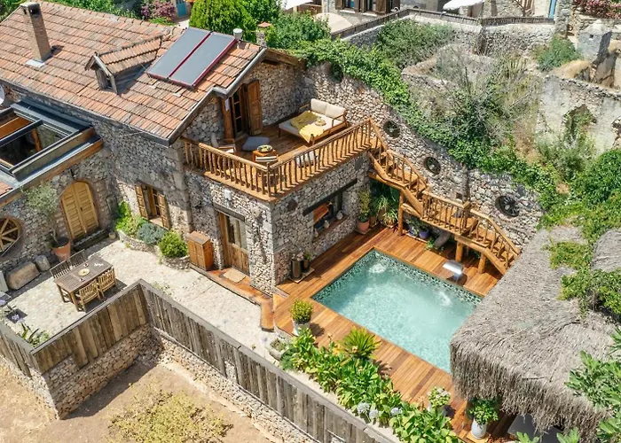 Vila Levissi Otantic Stone In