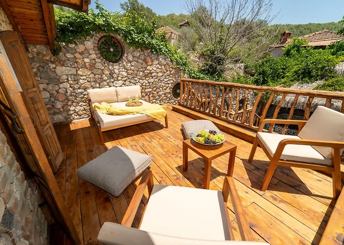 Vila Levissi Otantic Stone In