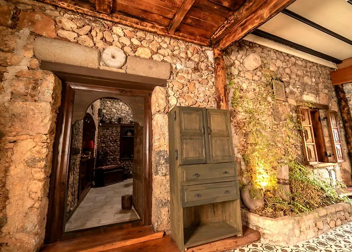 Vila Levissi Otantic Stone In